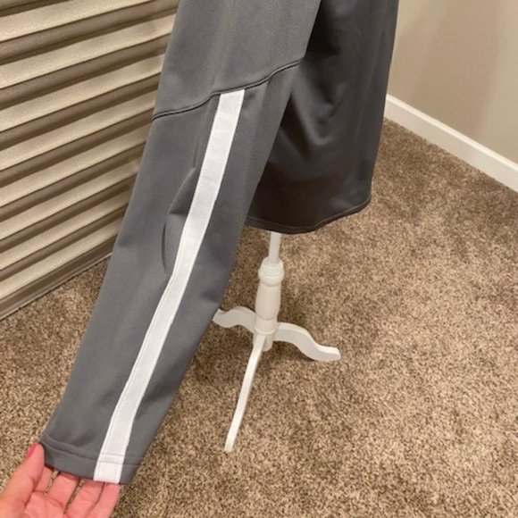 Ladies UNDER ARMOUR Qualifier Quarter-Zip Athletic Jacket, Large - Picture 6 of 10